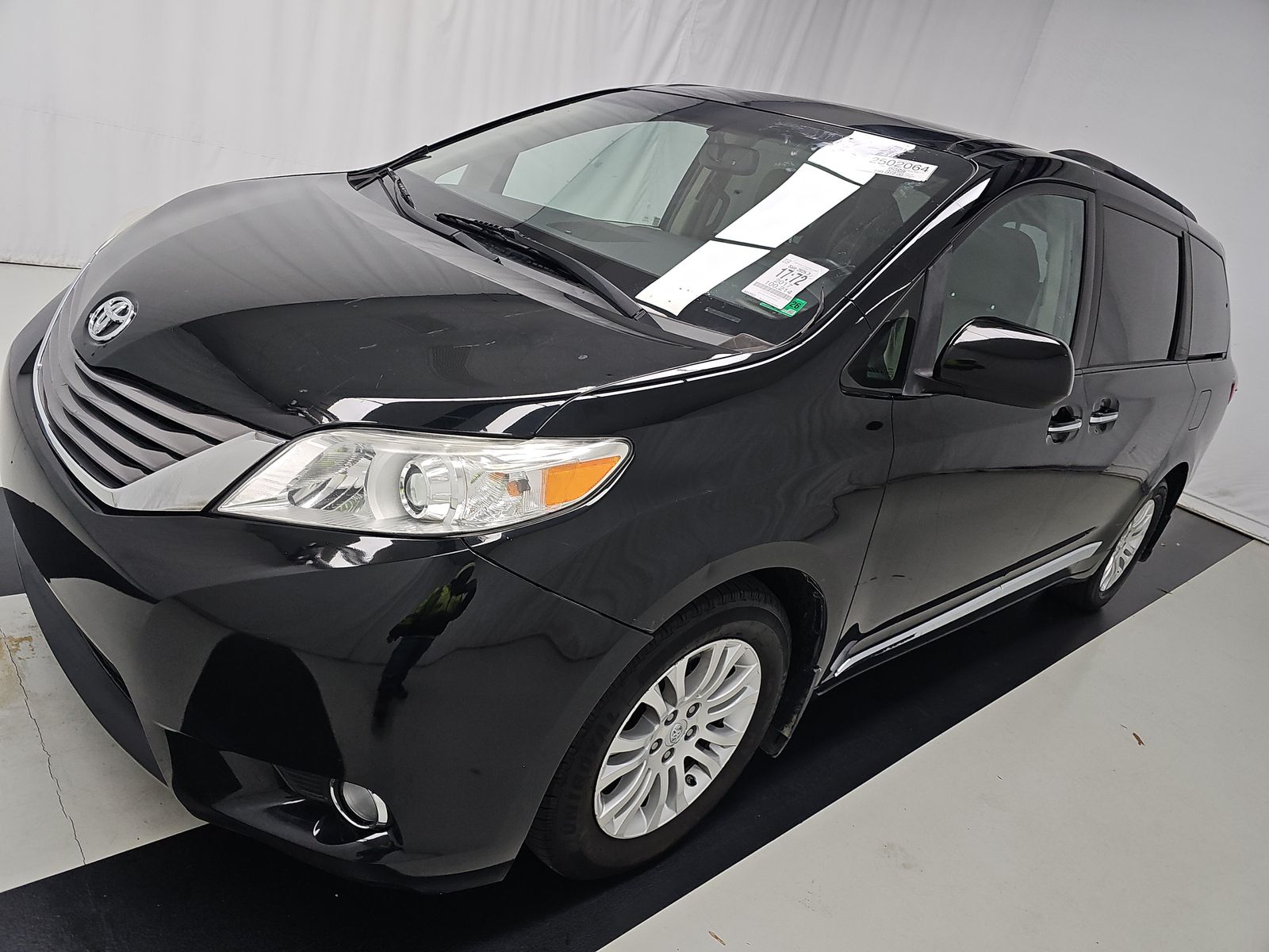 2017 Toyota Sienna XLE Premium FWD