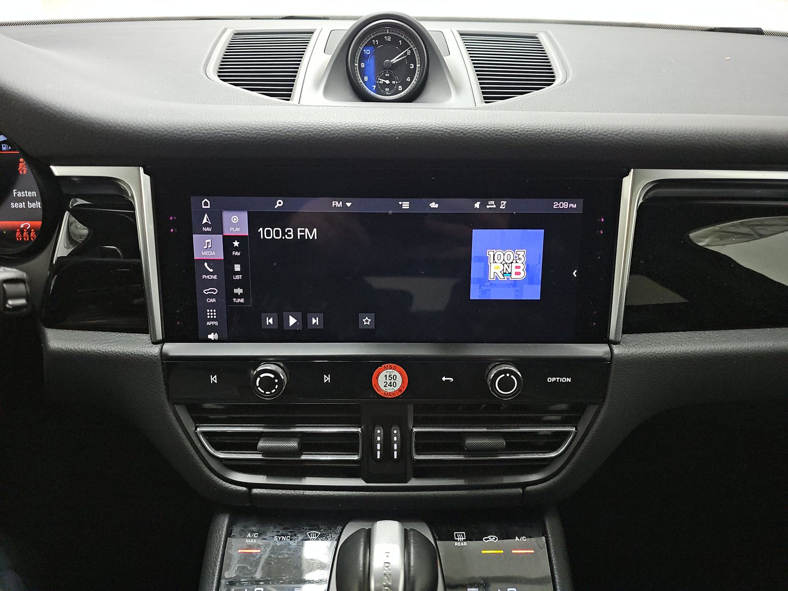 2023 Porsche Macan Base AWD