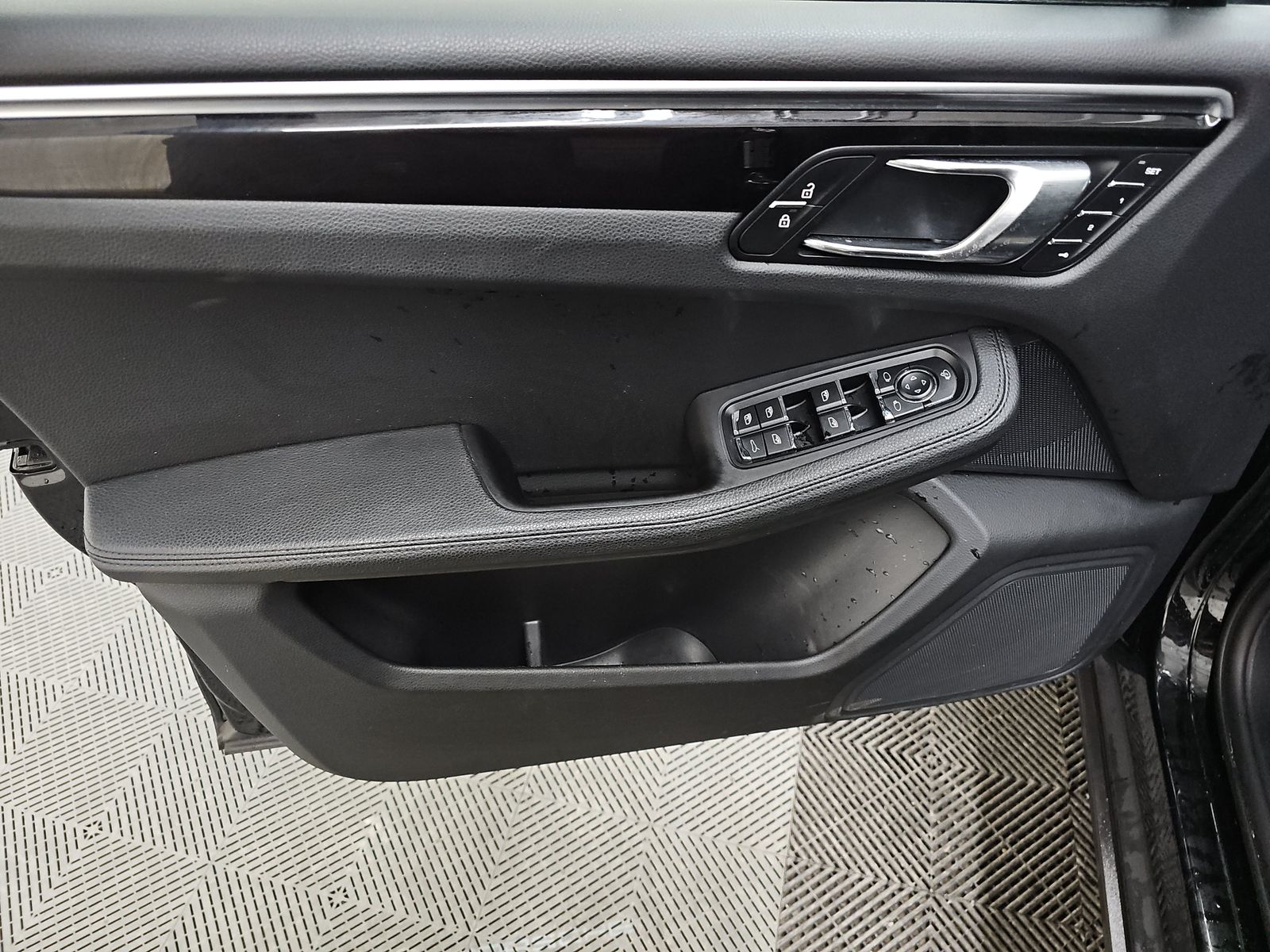 2023 Porsche Macan Base AWD