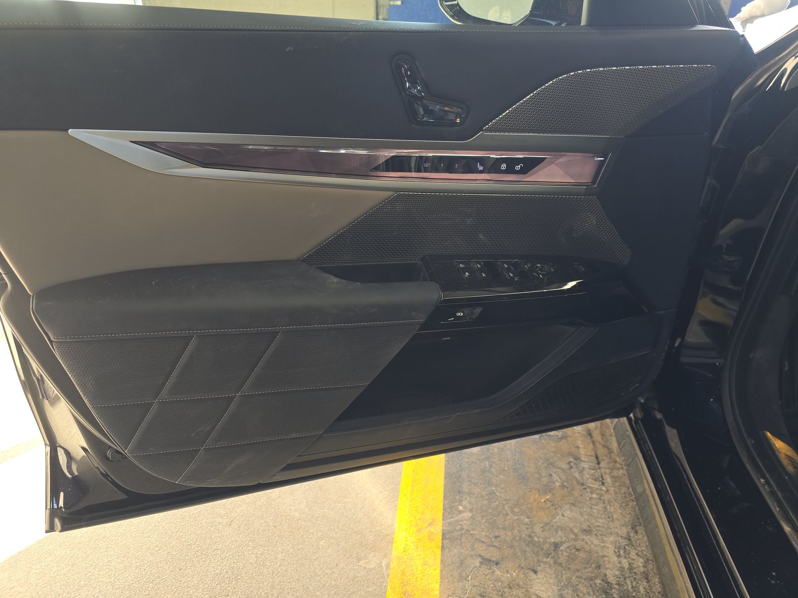 2025 BMW 7 Series 760i xDrive AWD