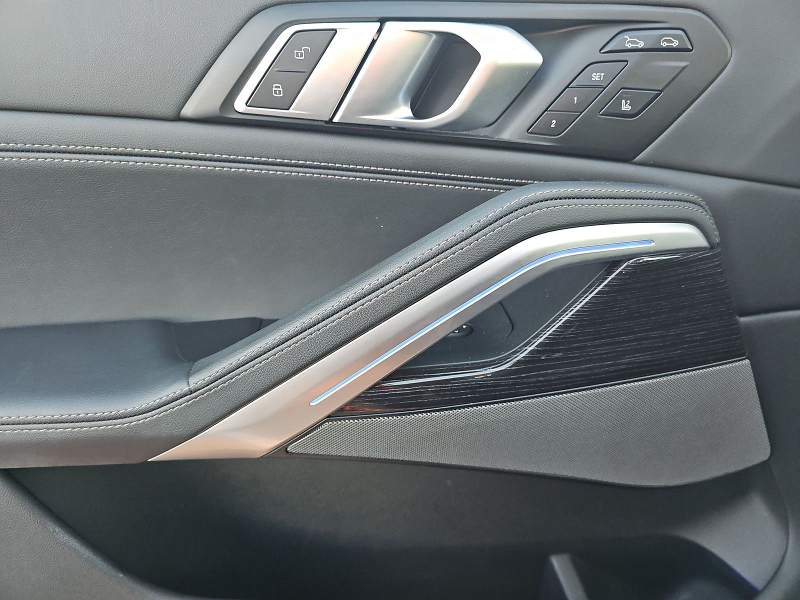 2025 BMW X6 xDrive40i AWD