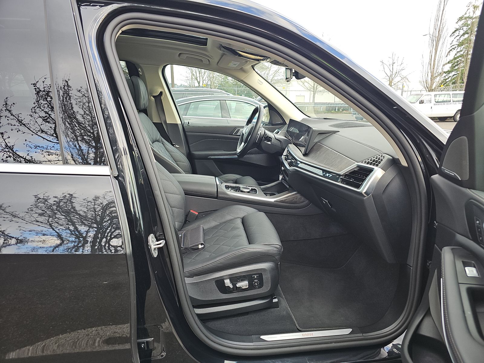 2025 BMW X7 xDrive40i AWD