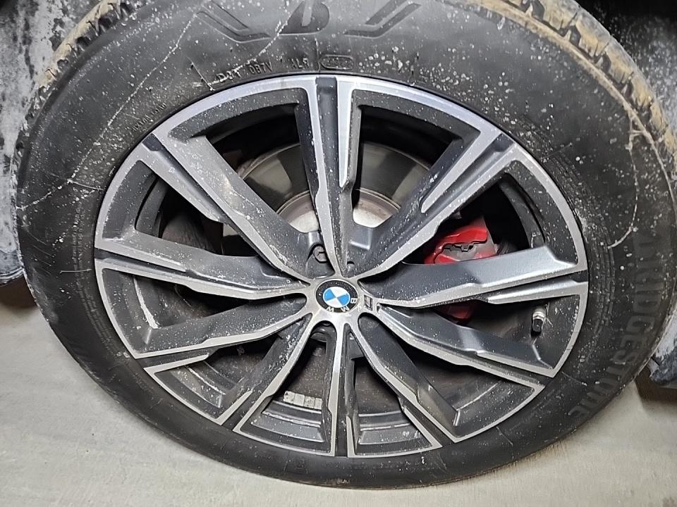 2022 BMW X6 xDrive40i AWD