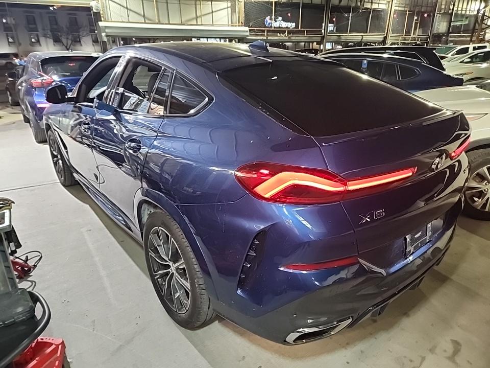 2022 BMW X6 xDrive40i AWD
