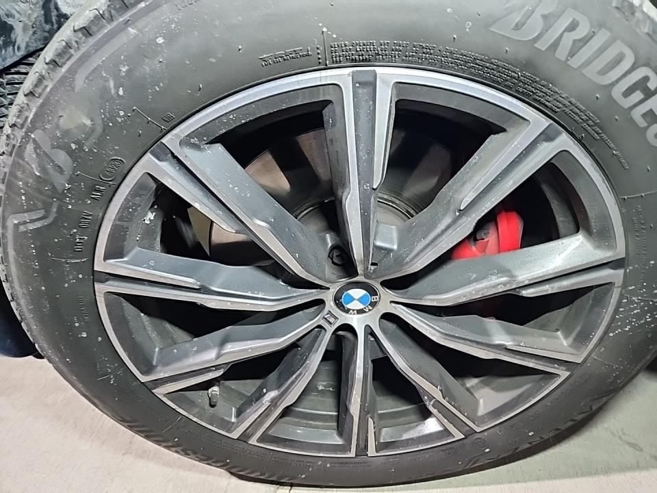 2022 BMW X6 xDrive40i AWD