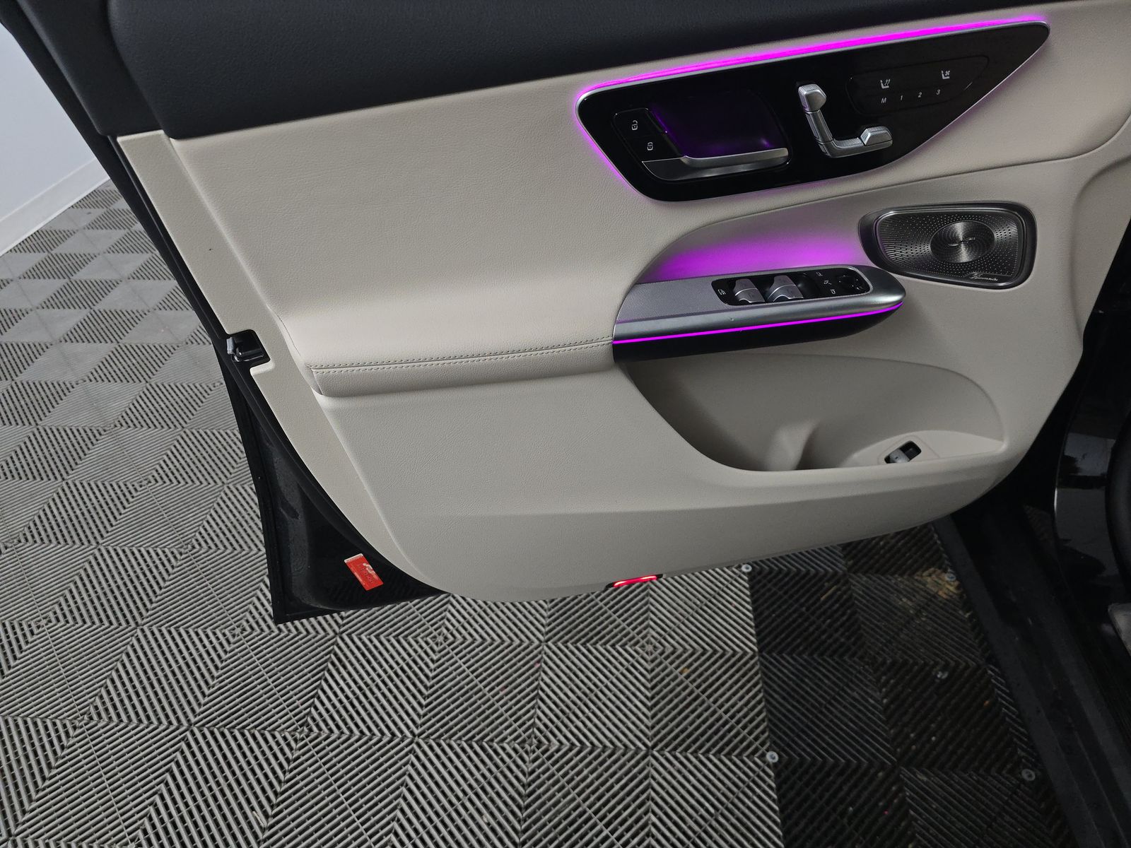 MERCEDES-BENZ GLC - 10