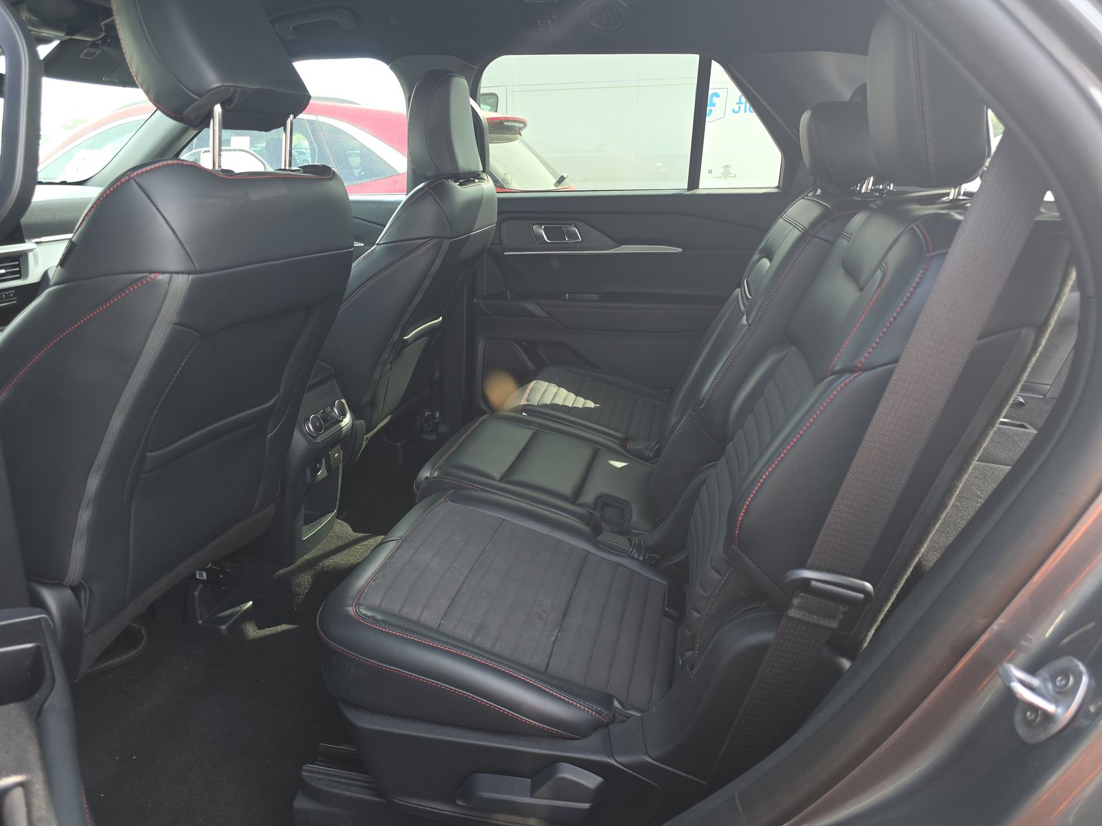 2025 Ford Explorer ST-Line AWD