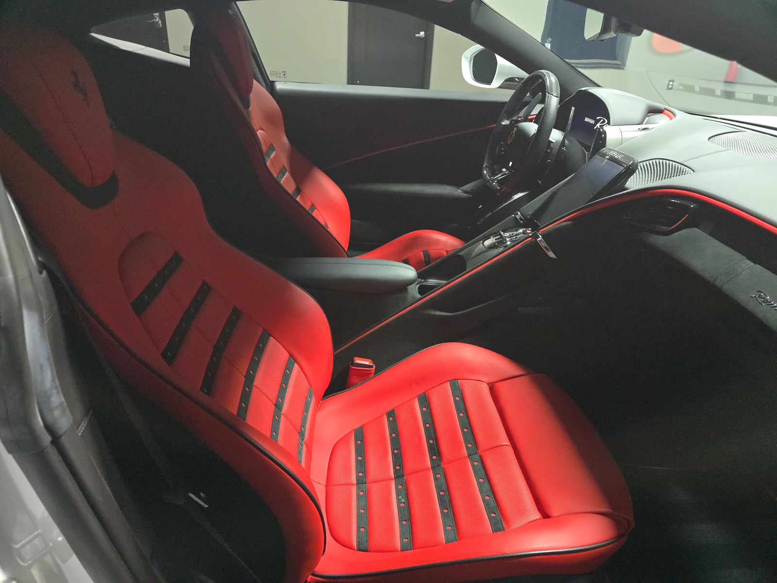 2022 Ferrari Roma Base RWD