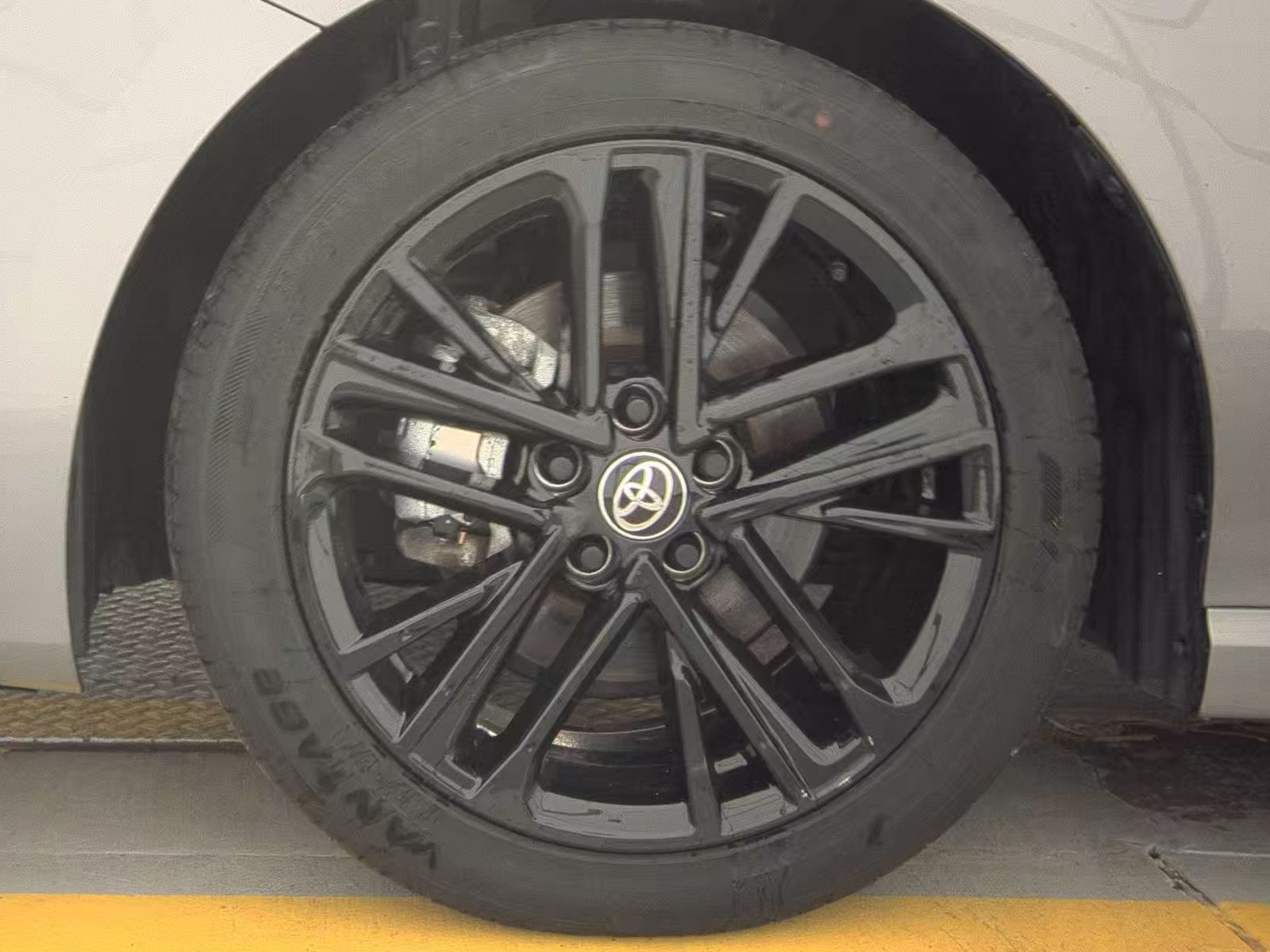 2025 Toyota Camry SE FWD