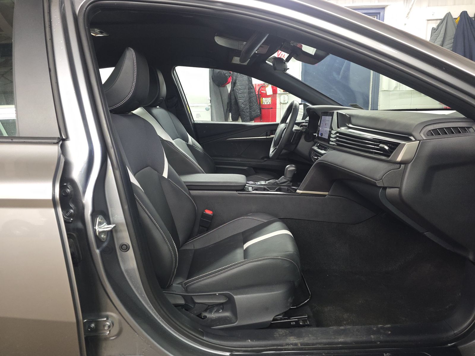 2025 Toyota Camry SE FWD