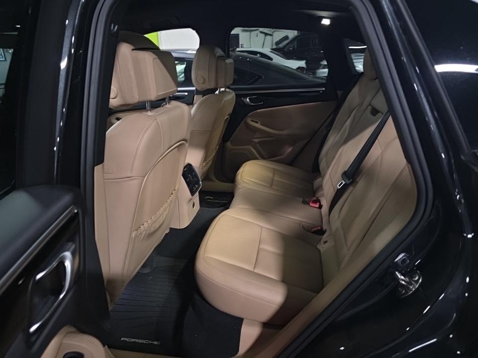 2023 Porsche Macan Base AWD