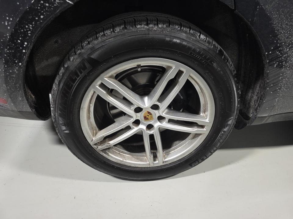 2023 Porsche Macan Base AWD