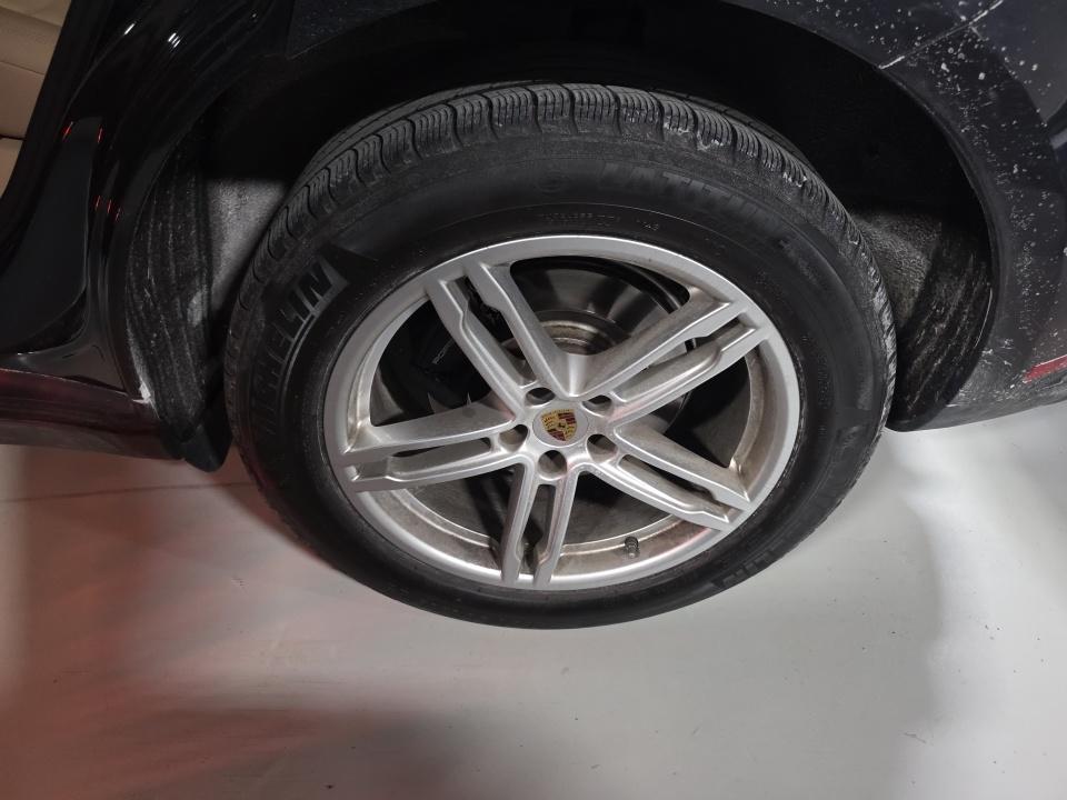 2023 Porsche Macan Base AWD