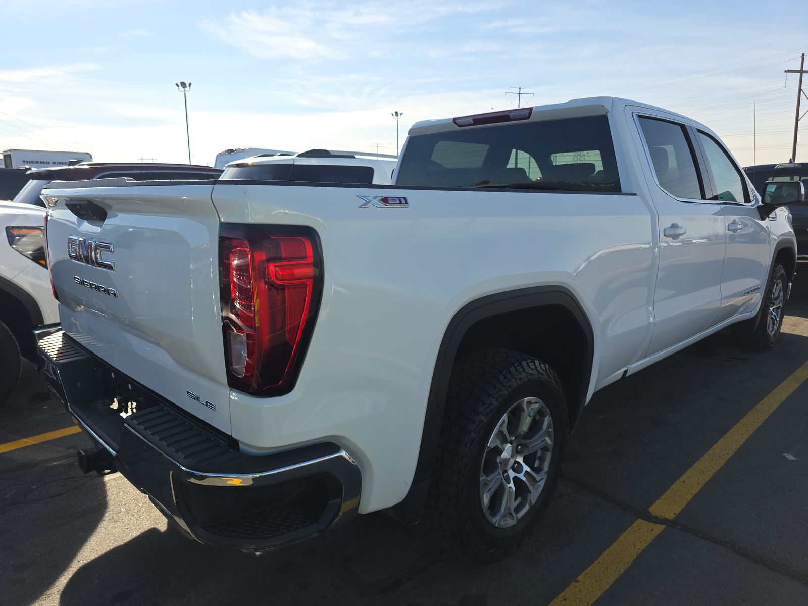 2023 GMC SIERRA 1500 SLE GAS WHITE SHORT BED SINGLE - Image 4