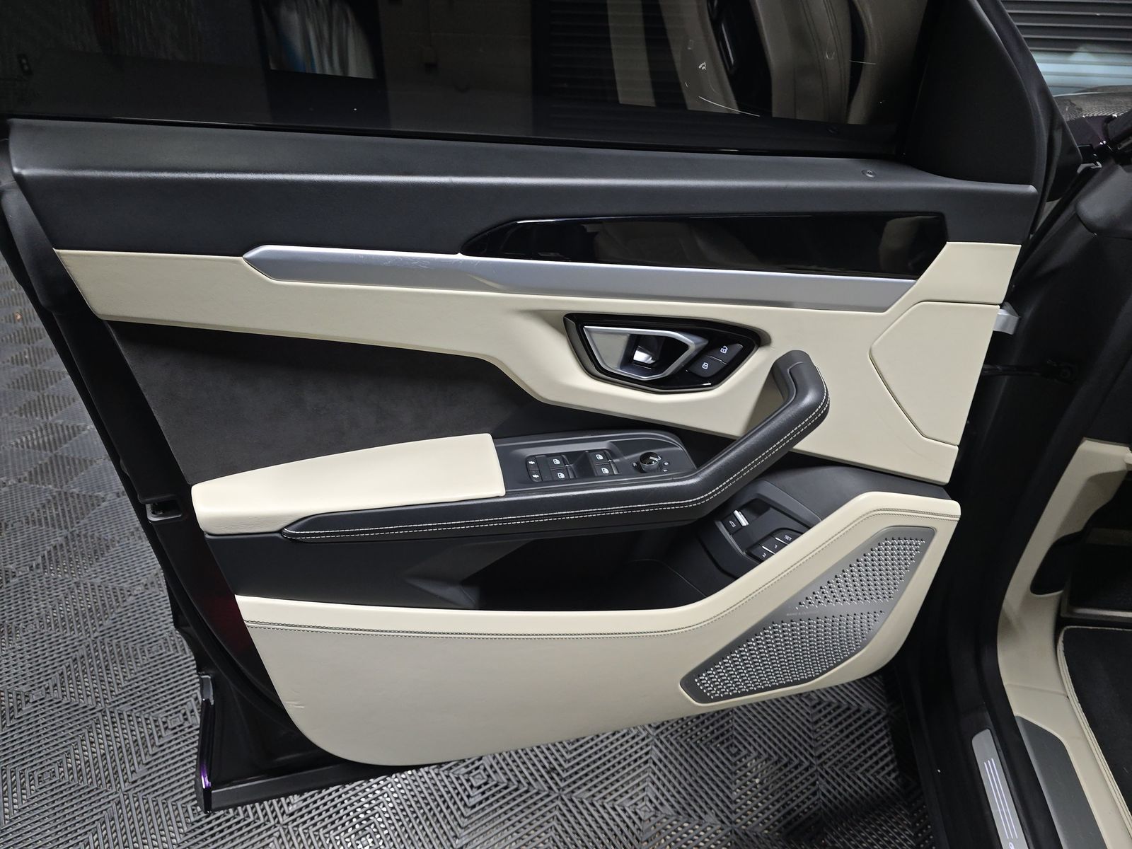 2019 Lamborghini Urus Base AWD