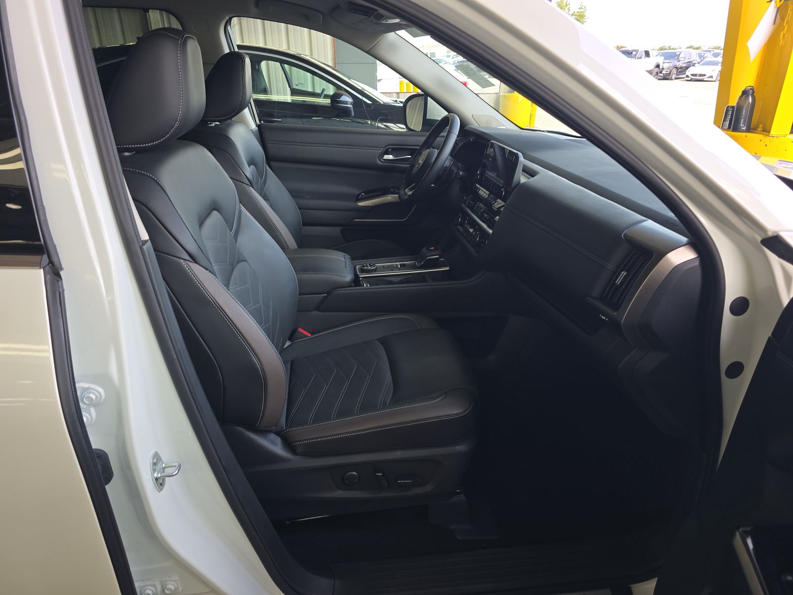 2024 Nissan Pathfinder Platinum AWD