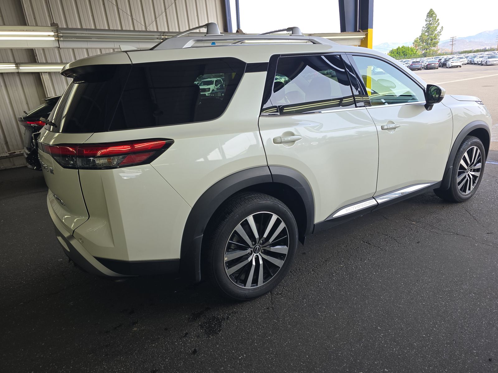 2024 Nissan Pathfinder Platinum AWD