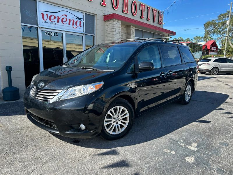 2017 Toyota Sienna XLE