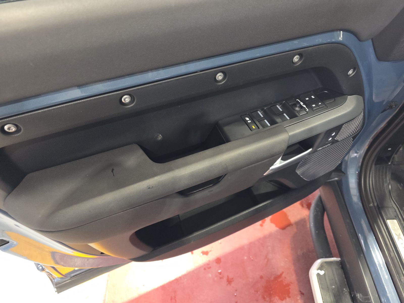 2023 Land Rover Defender 110 X-Dynamic SE AWD