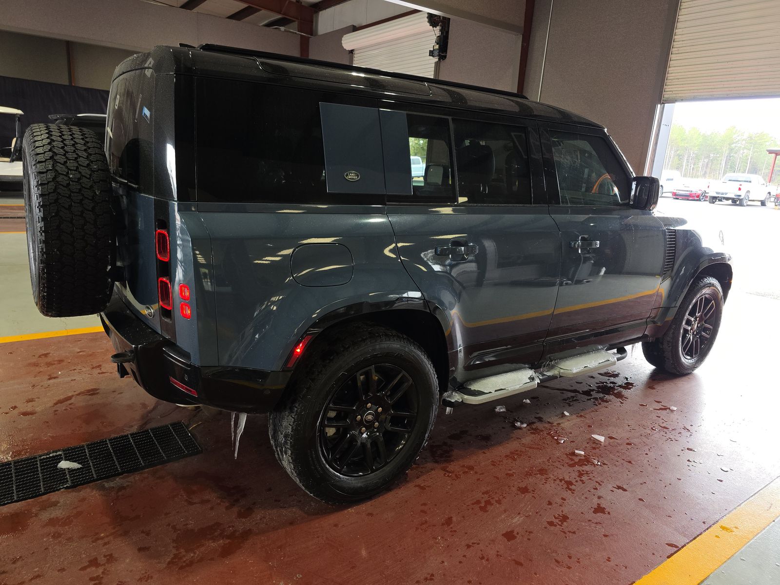 2023 Land Rover Defender 110 X-Dynamic SE AWD
