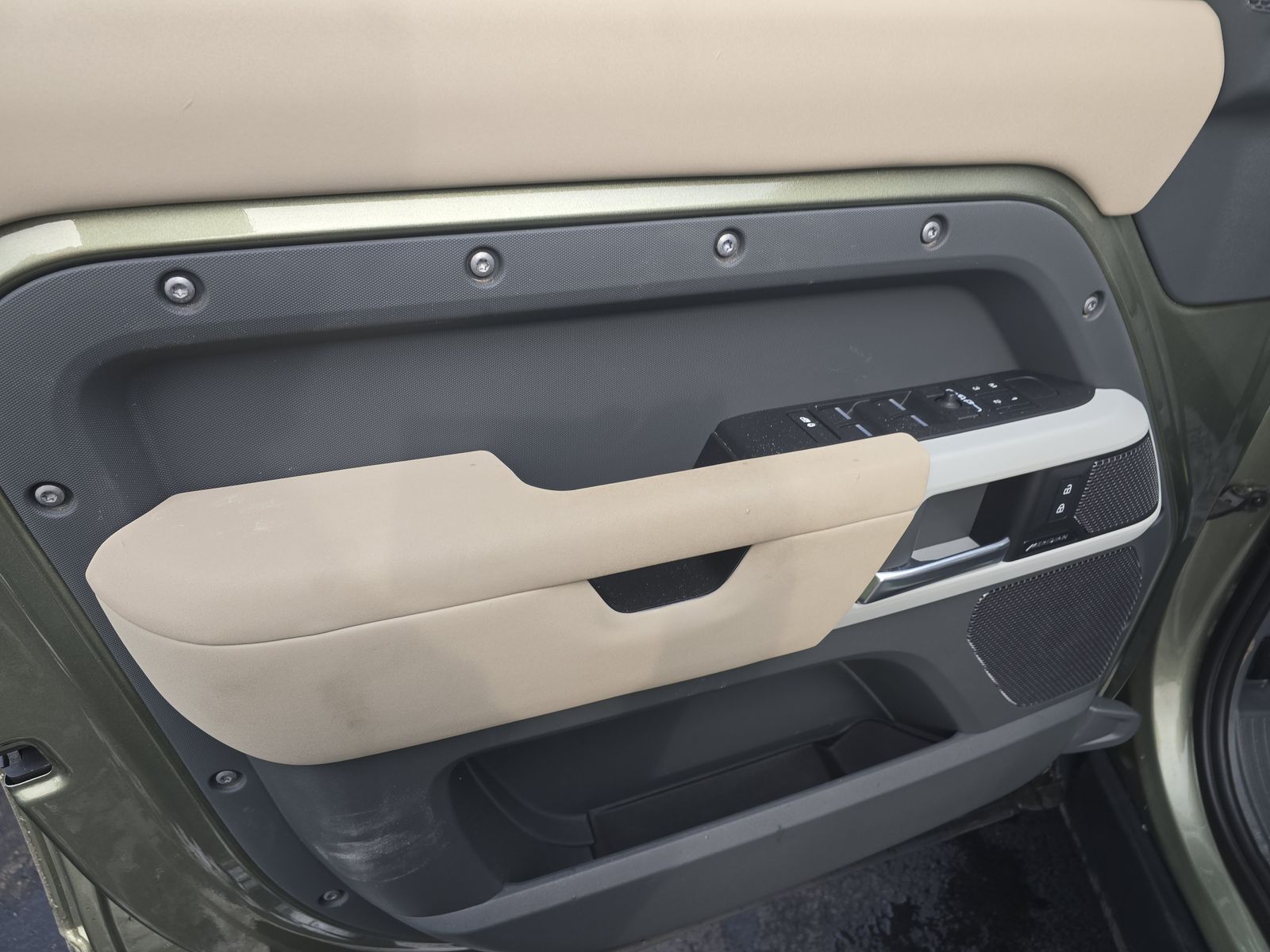 2023 Land Rover Defender 110 SE AWD