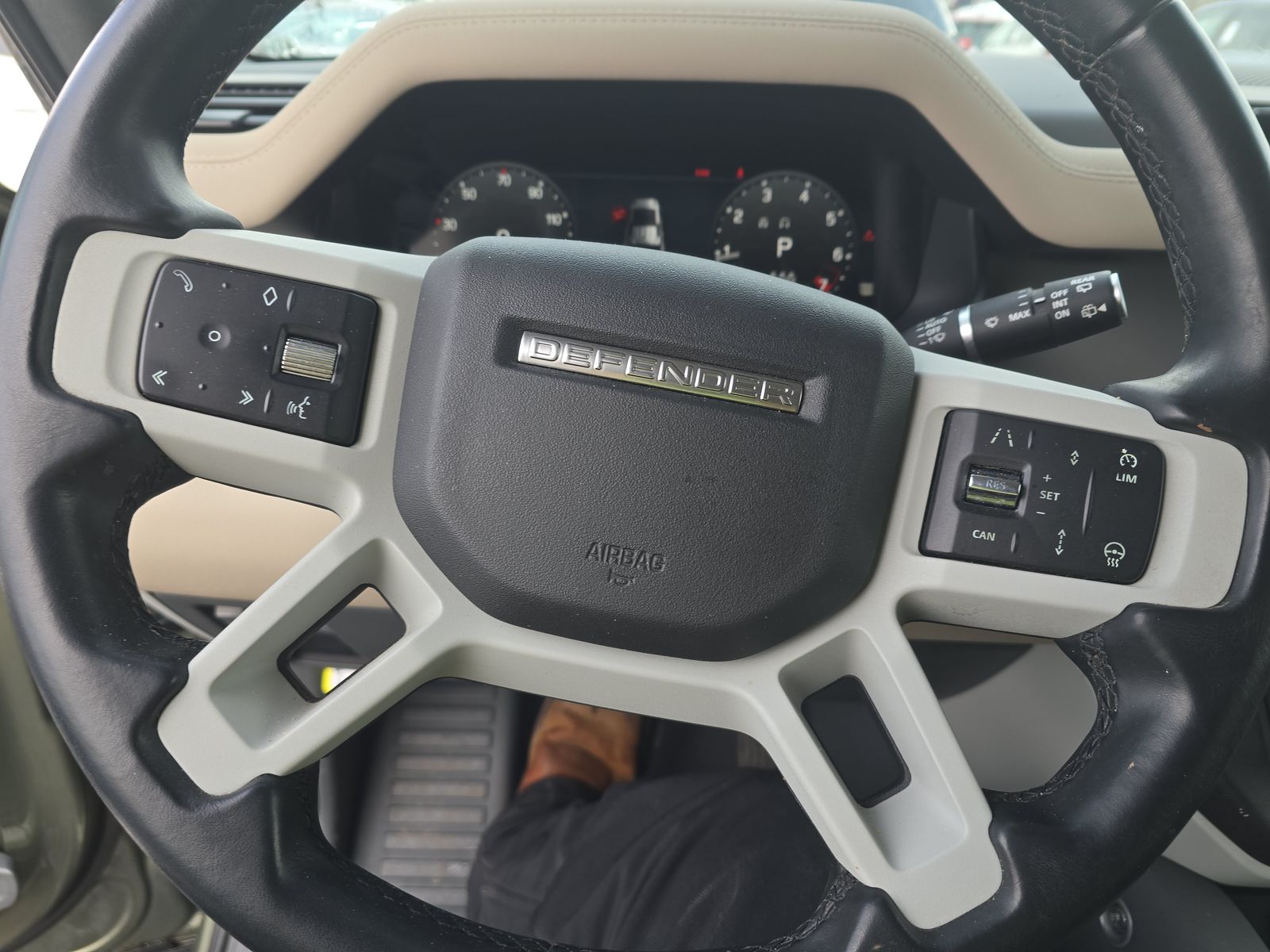 2023 Land Rover Defender 110 SE AWD