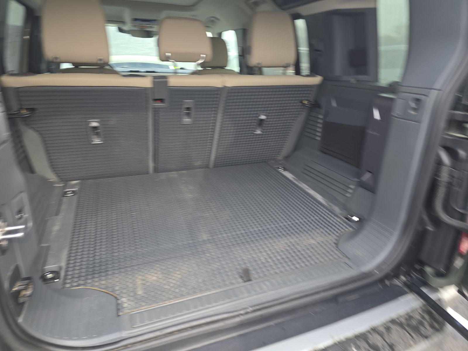 2023 Land Rover Defender 110 SE AWD