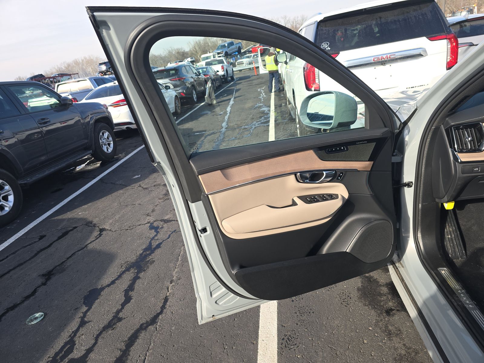 2025 Volvo XC90 B5 Plus AWD