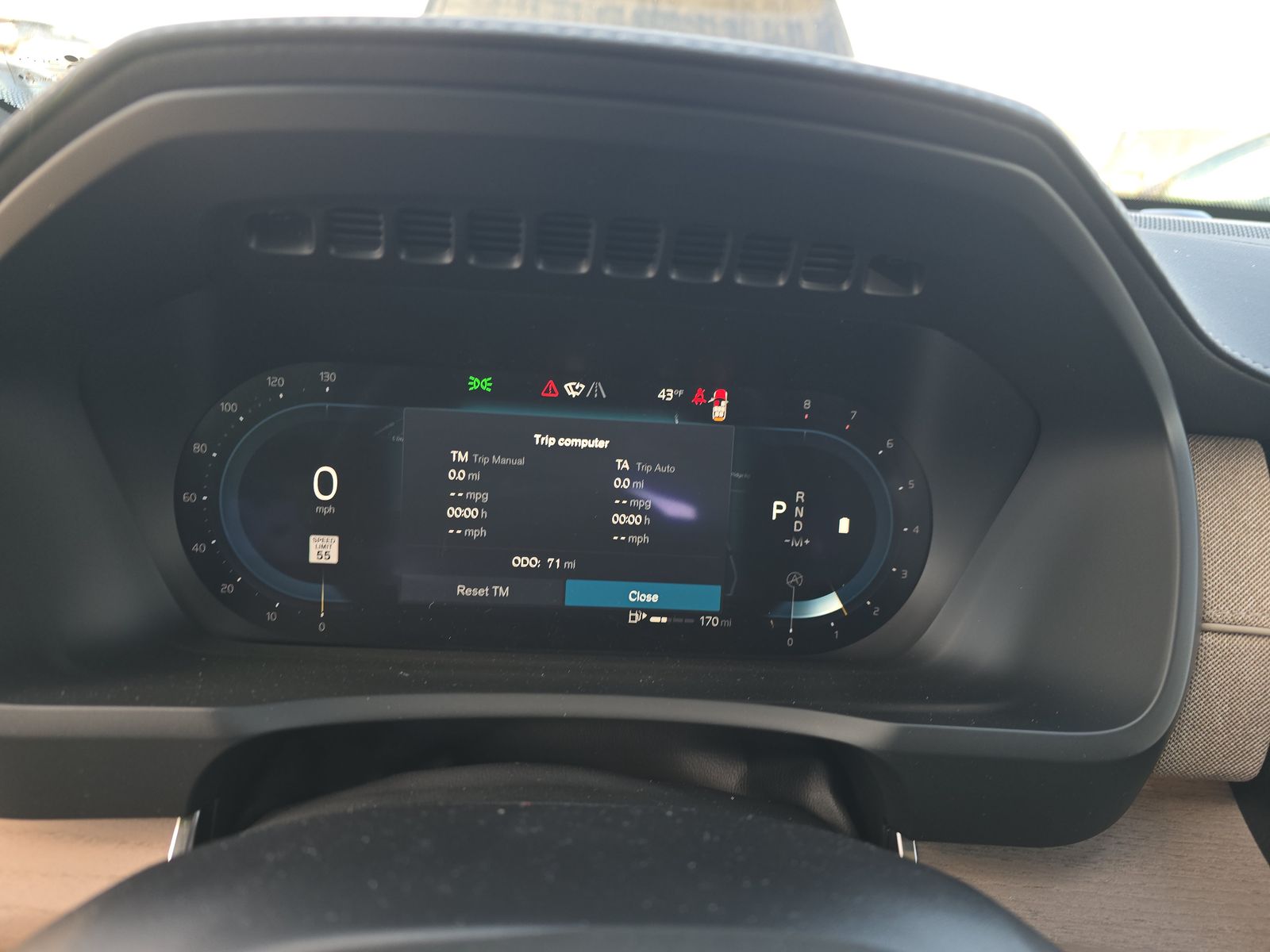 2025 Volvo XC90 B5 Plus AWD