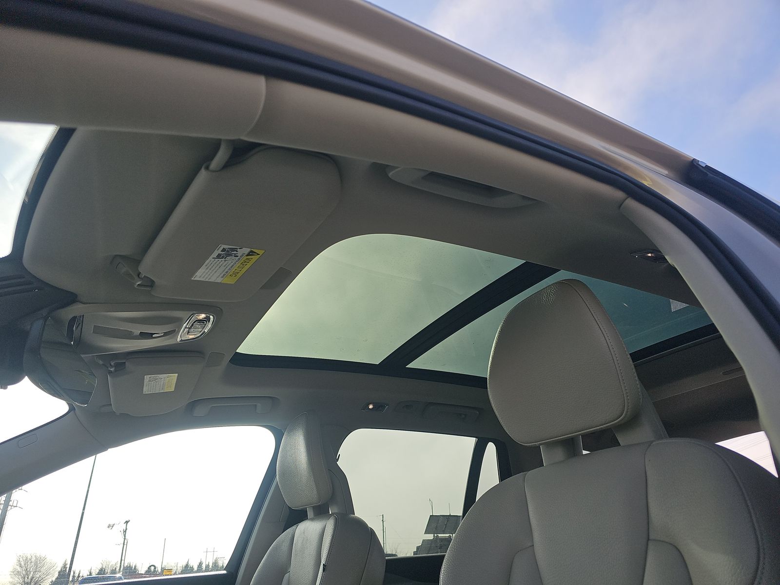 2016 Volvo XC90 T5 Momentum AWD