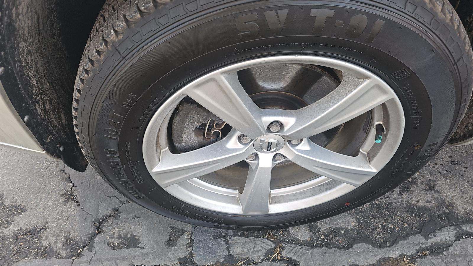 2016 Volvo XC90 T5 Momentum AWD