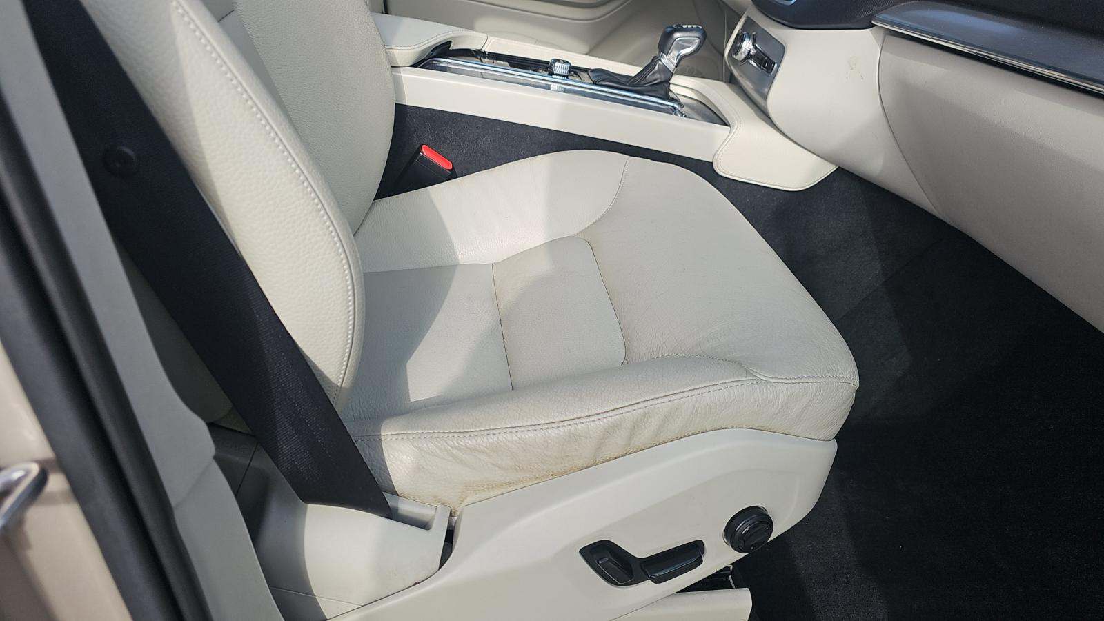 2016 Volvo XC90 T5 Momentum AWD