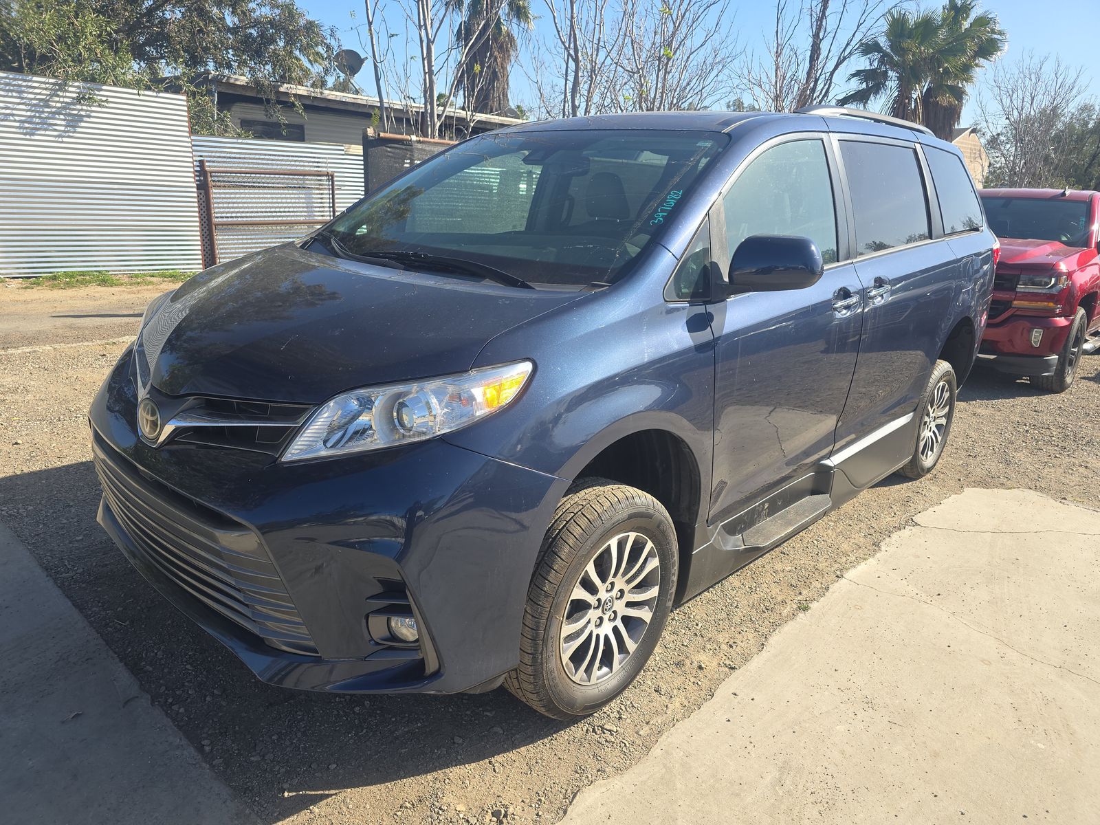 2019 Toyota Sienna XLE FWD