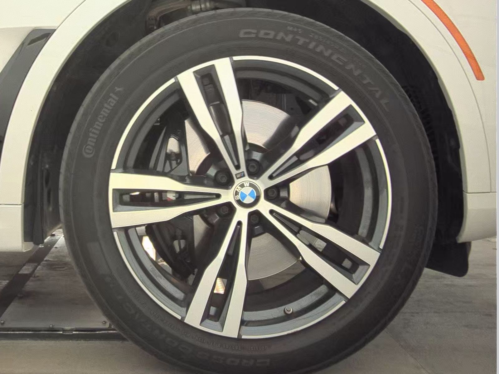 2024 BMW X7 M60i AWD