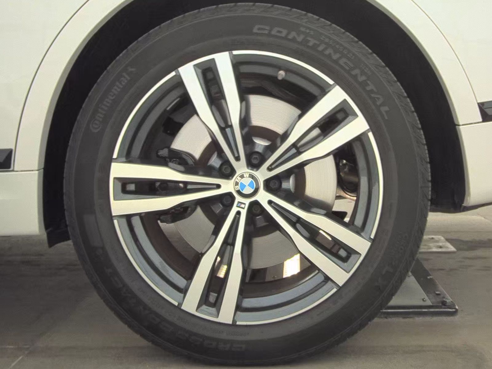 2024 BMW X7 M60i AWD