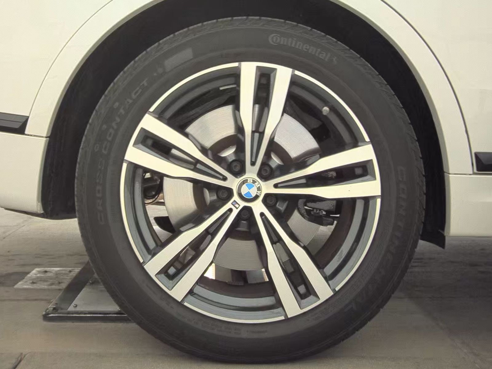 2024 BMW X7 M60i AWD