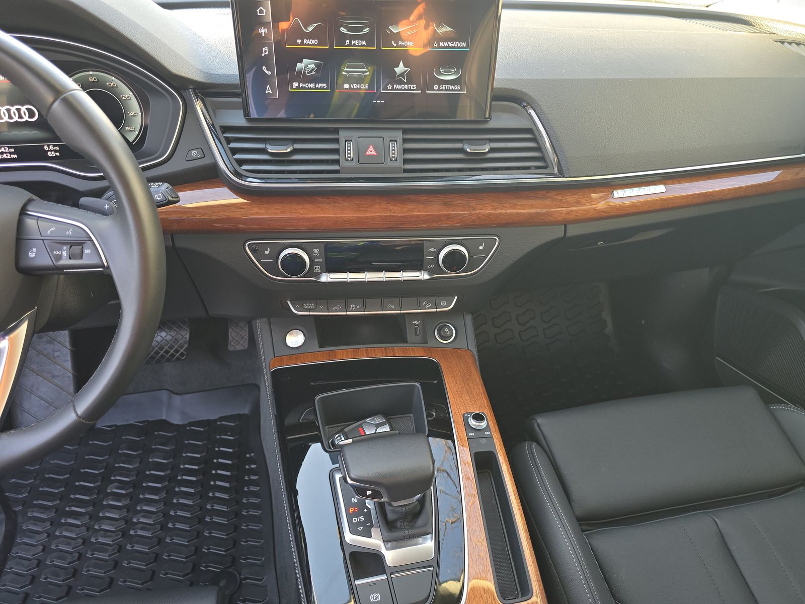 2022 Audi Q5 e Plug-In Hybrid S line Premium Plus AWD