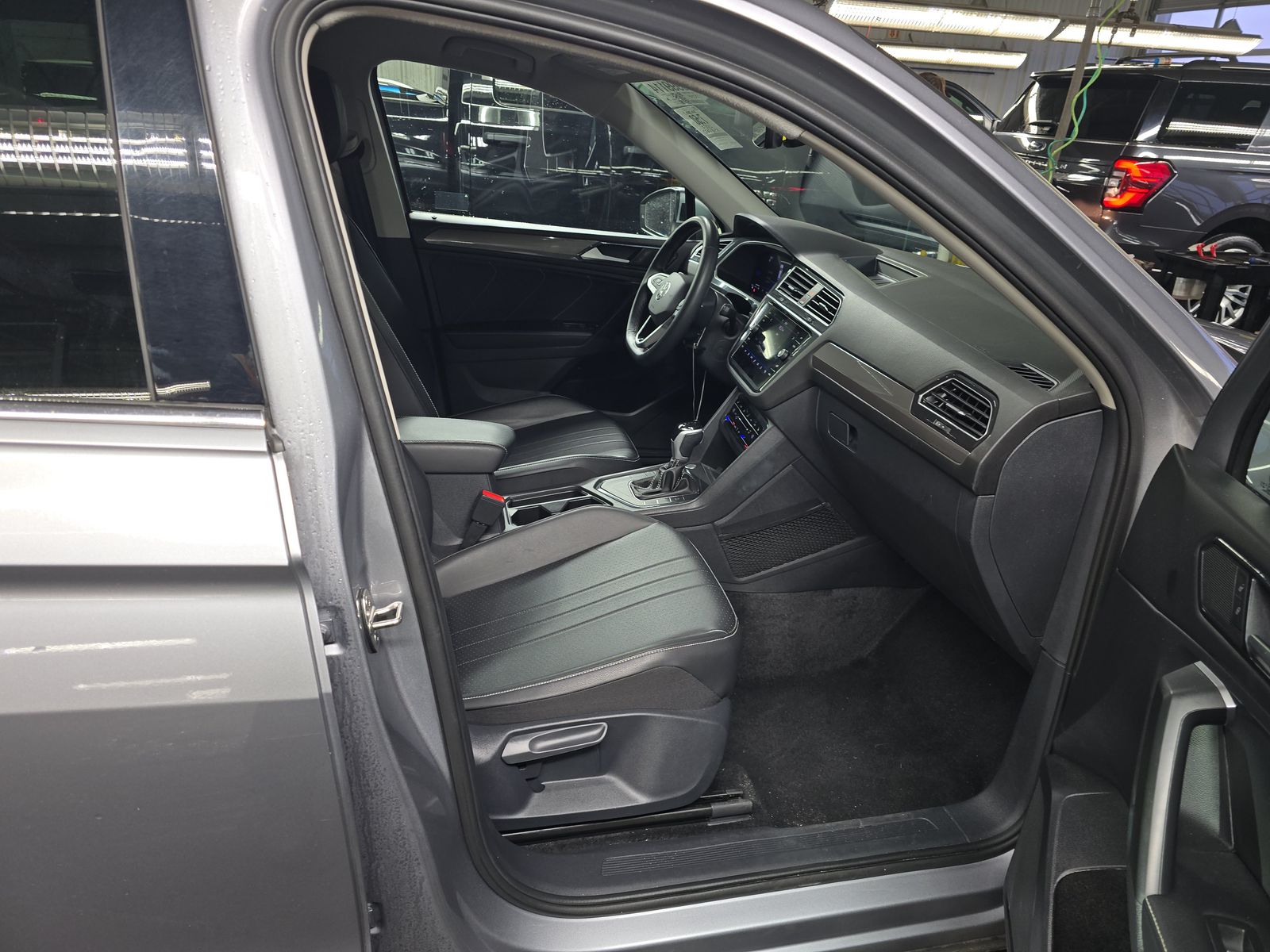 2024 Volkswagen Tiguan 2.0T SE FWD