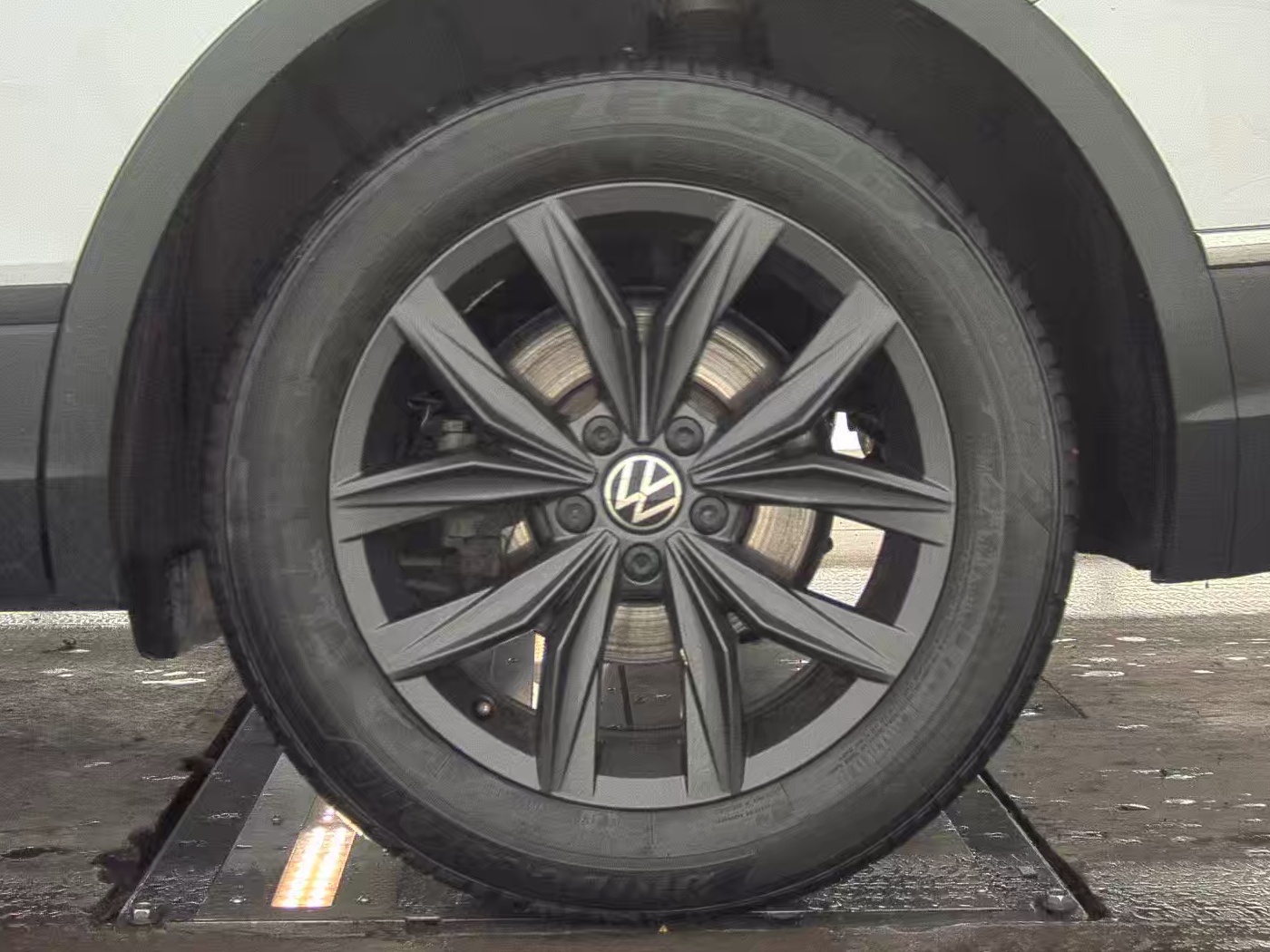 2024 Volkswagen Tiguan 2.0T SE FWD