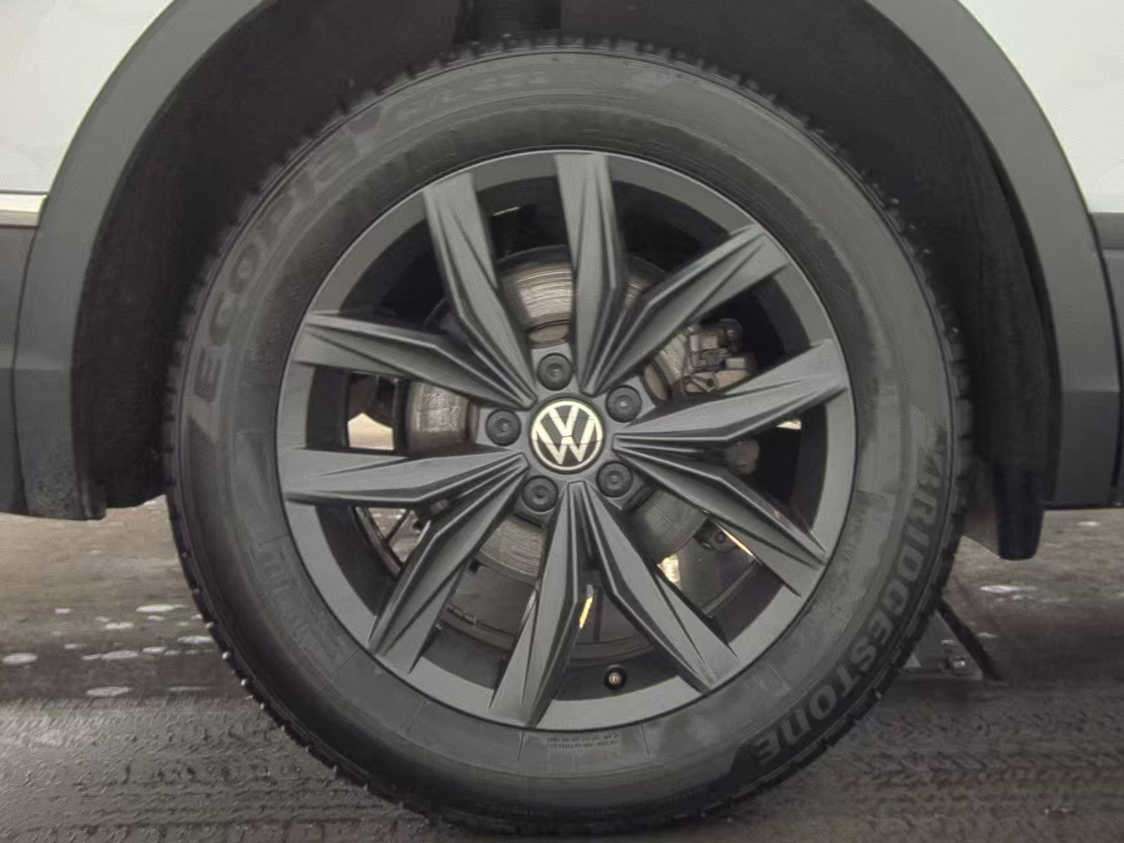 2024 Volkswagen Tiguan 2.0T SE FWD