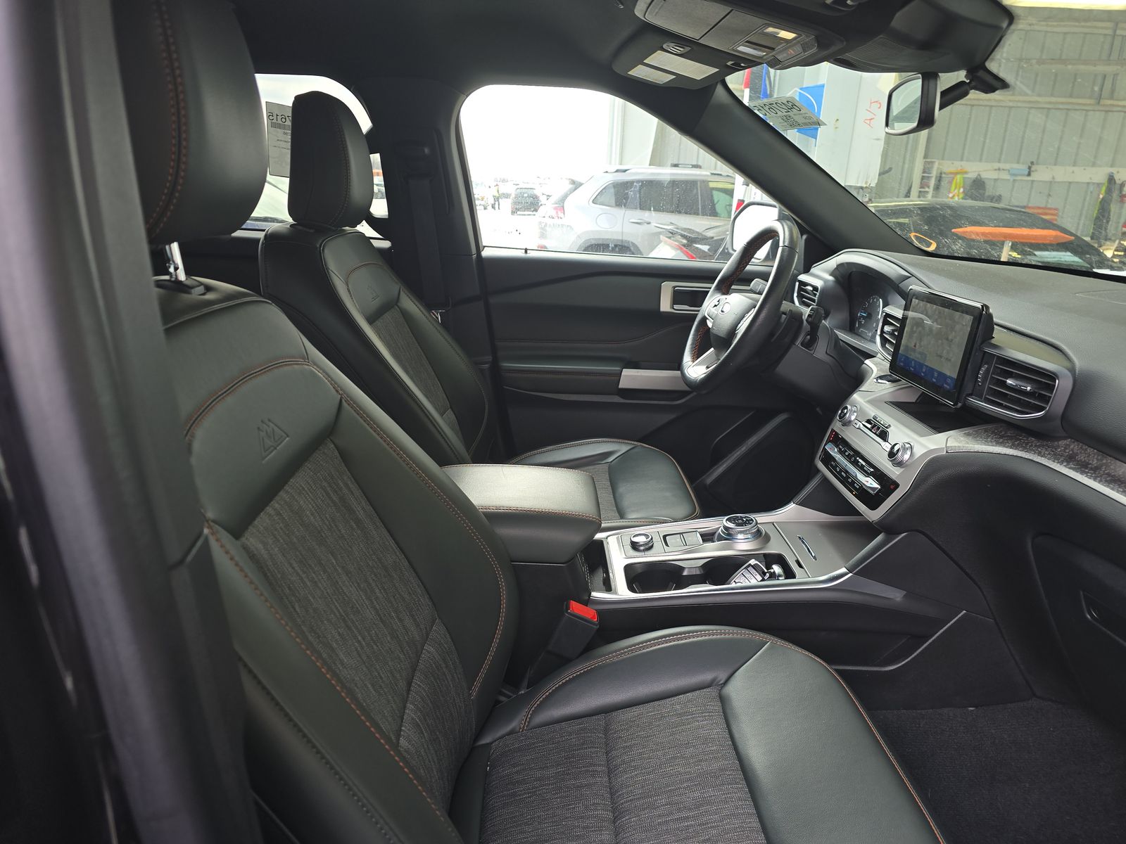 FORD EXPLORER - 9
