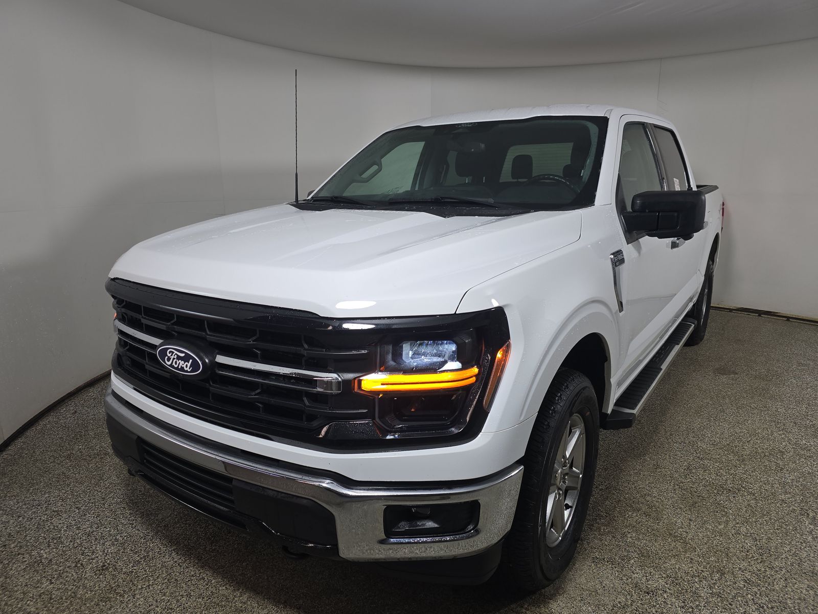 2024 Ford F-150 XLT AWD