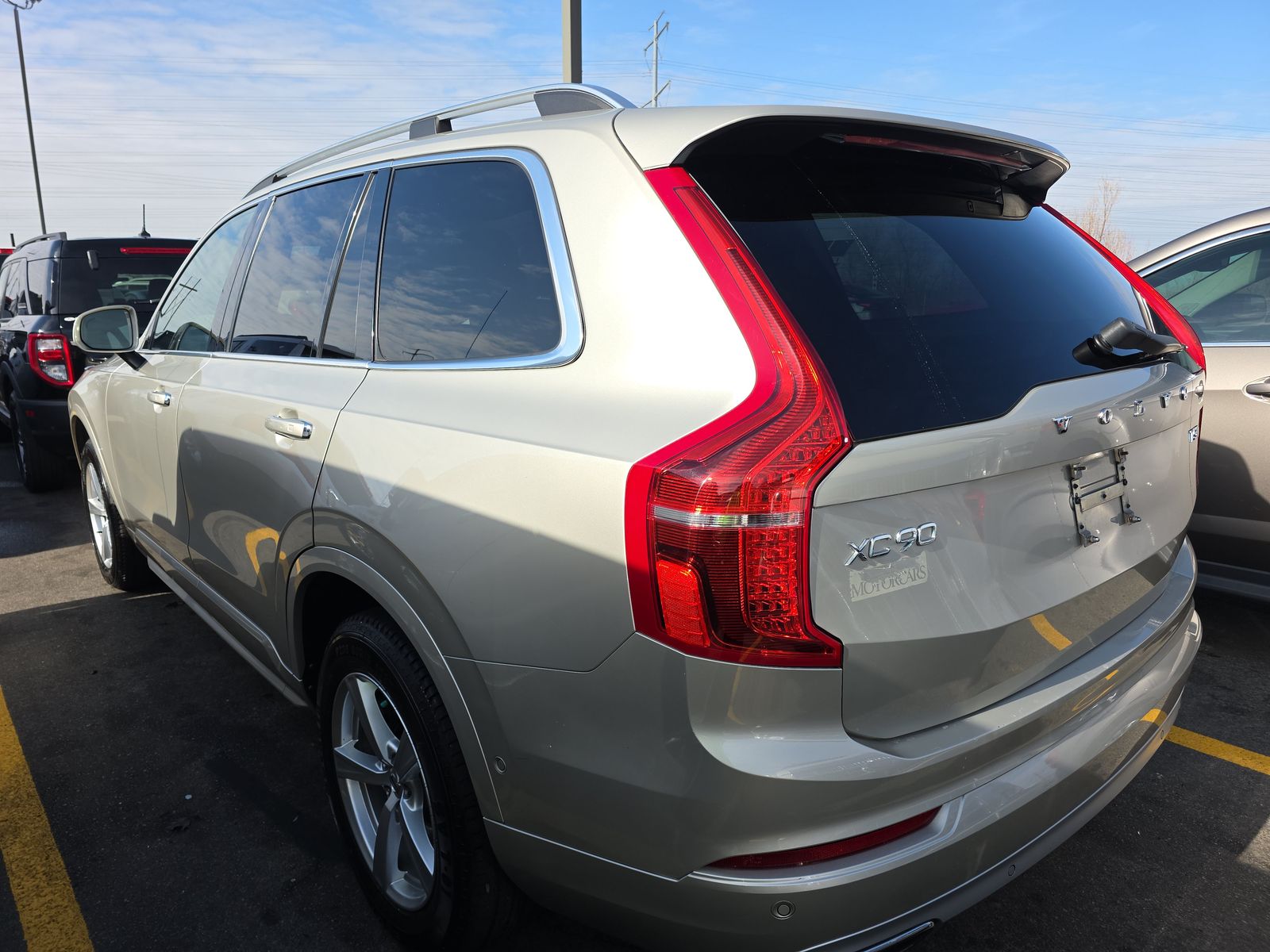 2016 Volvo XC90 T5 Momentum AWD