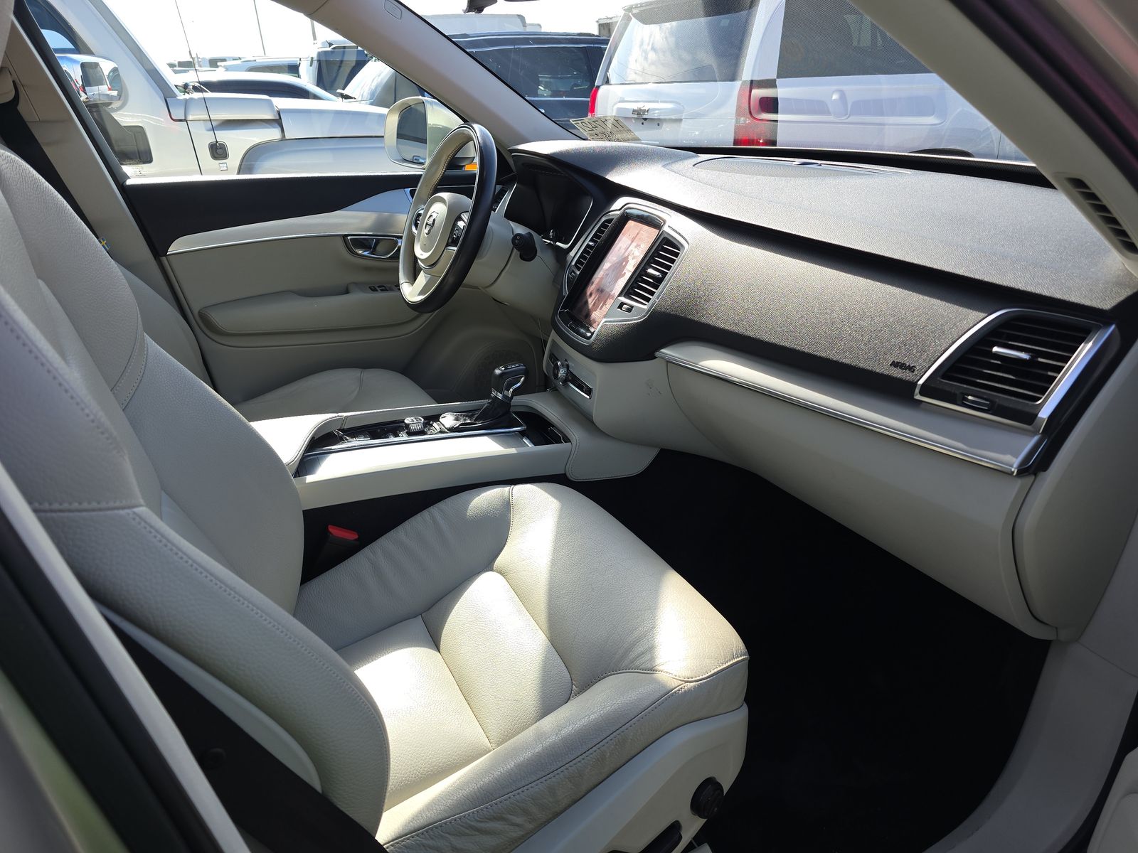 2016 Volvo XC90 T5 Momentum AWD