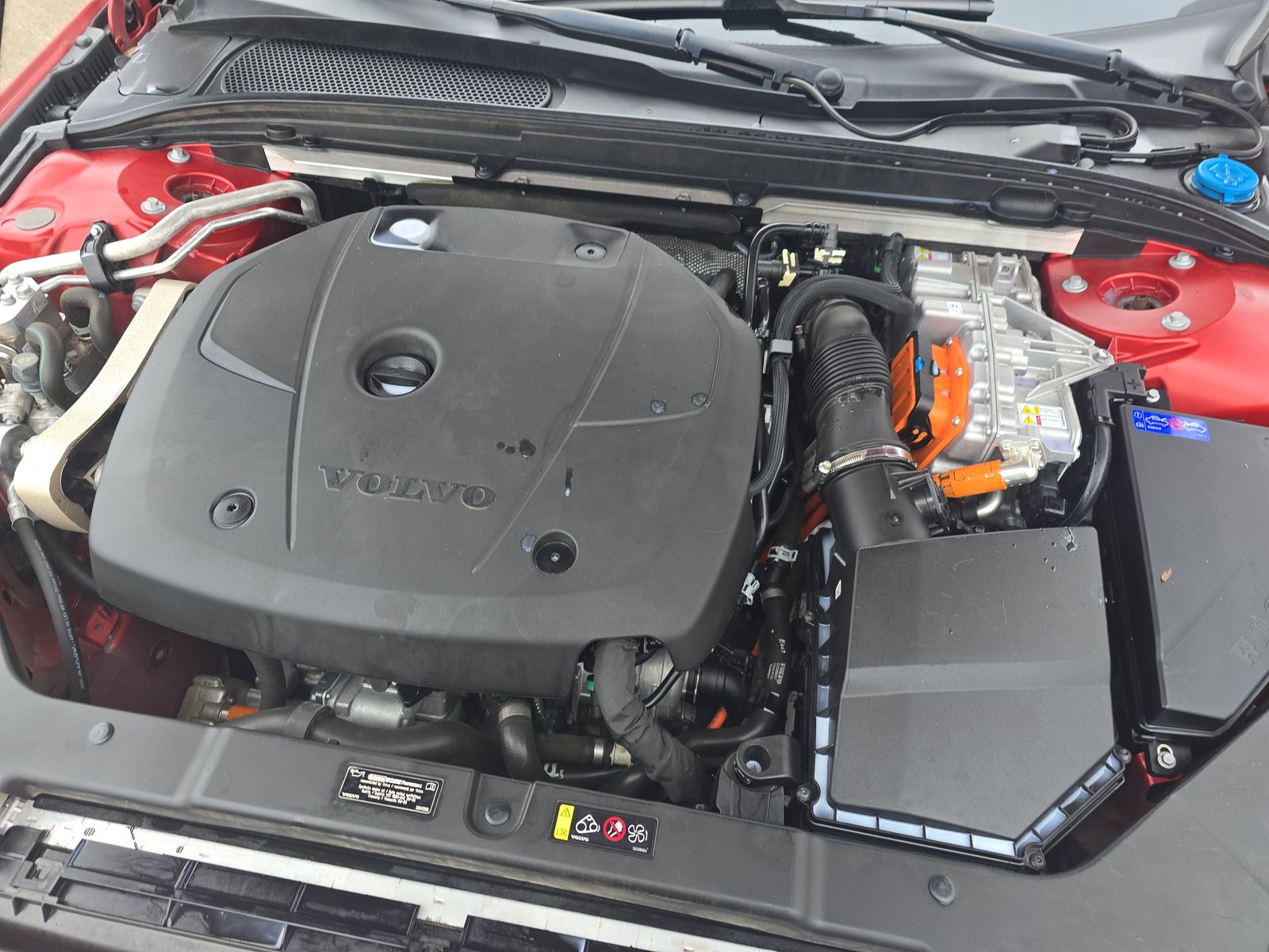 2022 Volvo S60 Recharge T8 R-Design Expression AWD