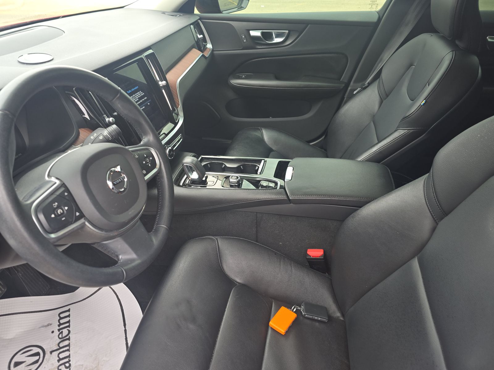 2022 Volvo S60 Recharge T8 R-Design Expression AWD