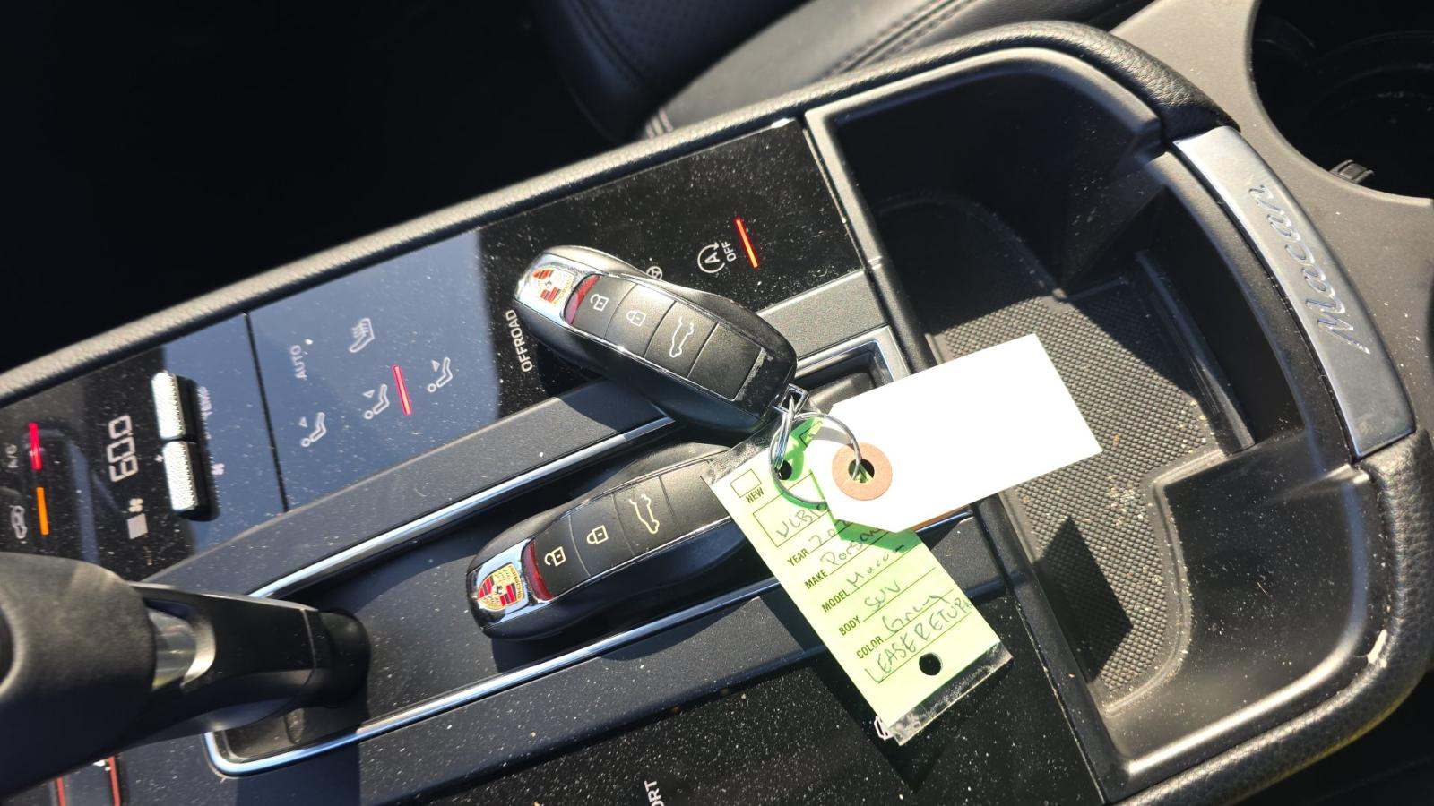 2022 Porsche Macan Base AWD