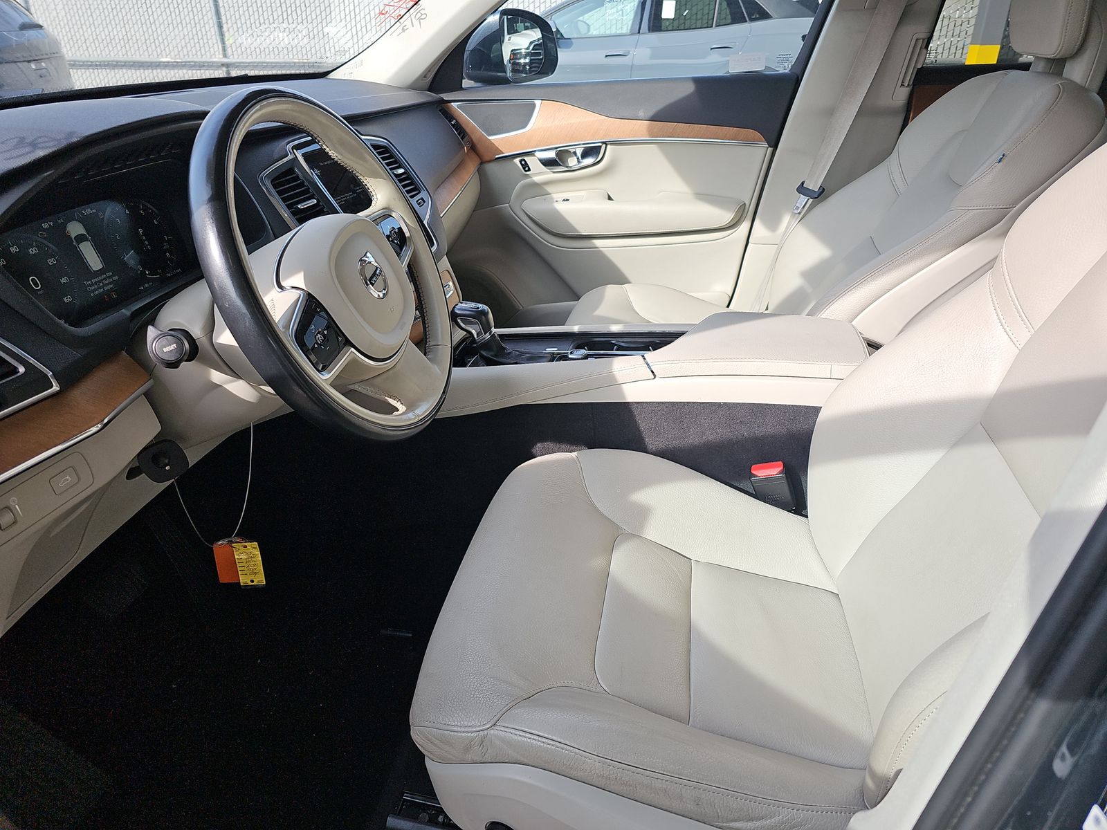 2021 Volvo XC90 T5 Momentum AWD