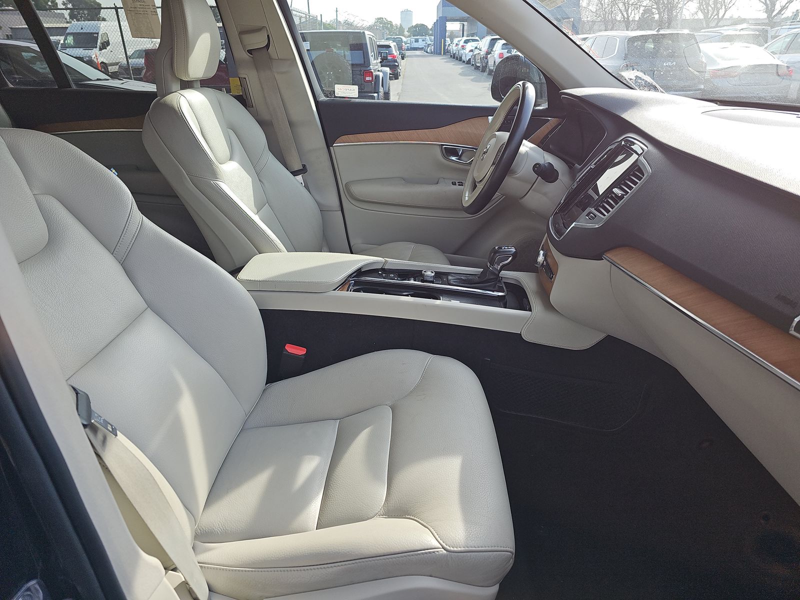 2021 Volvo XC90 T5 Momentum AWD