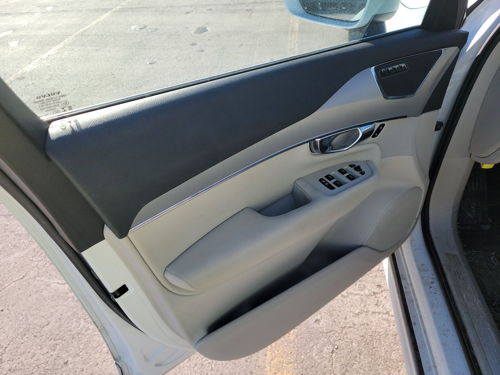 2022 Volvo XC90 T5 Momentum AWD